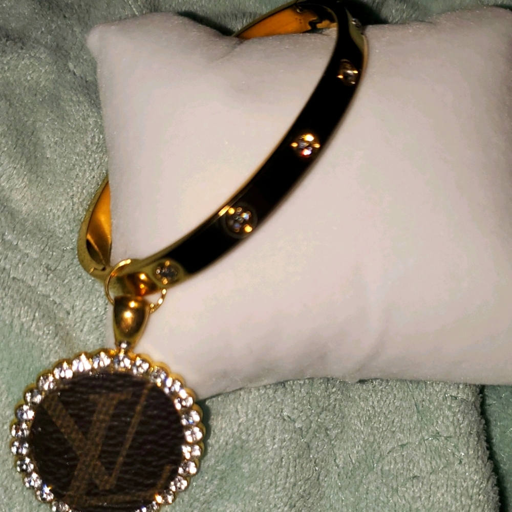 Braclet with charm with Dimond embellishments
